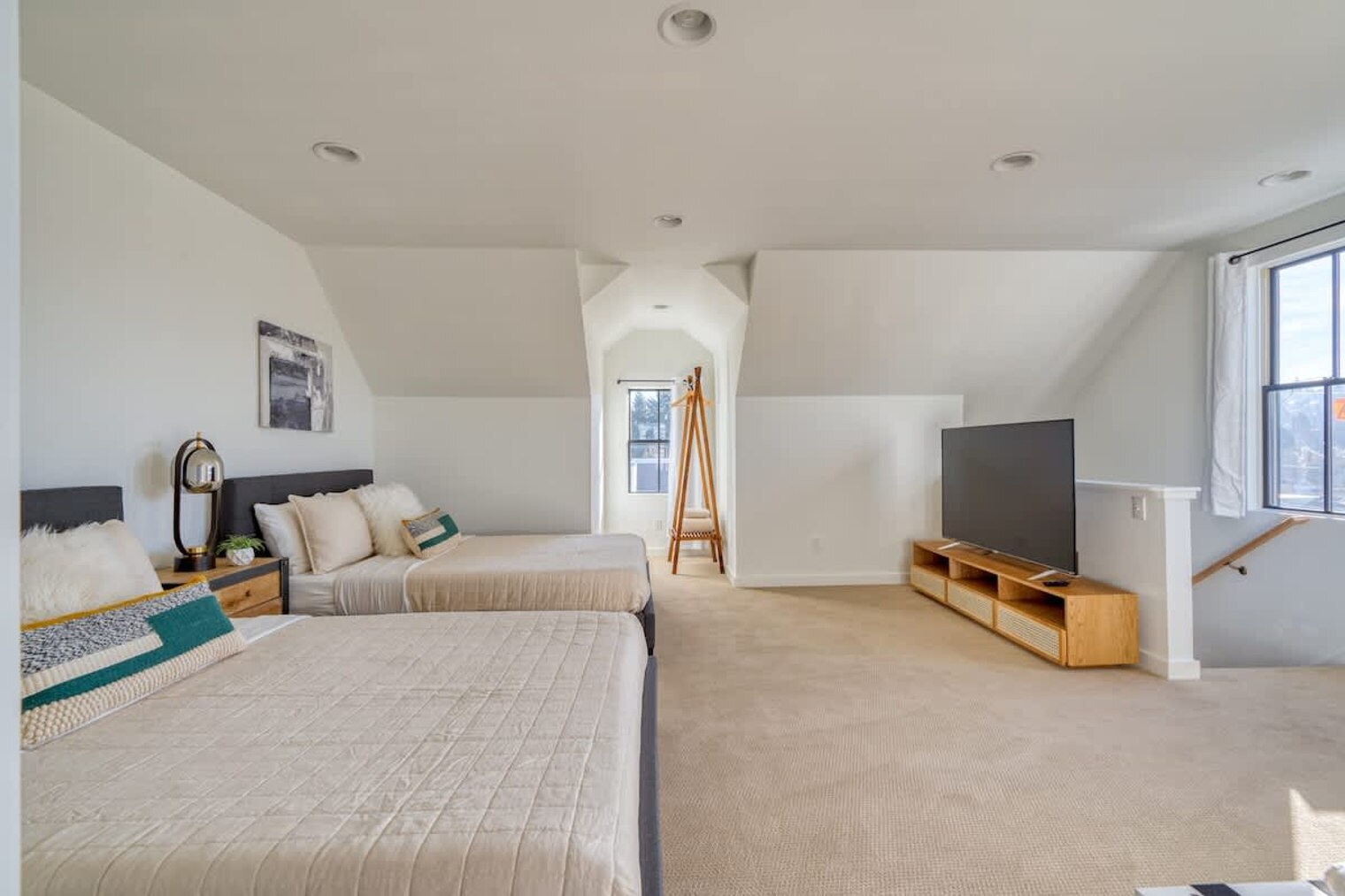 Building Photo - 508 NE 56th Ave