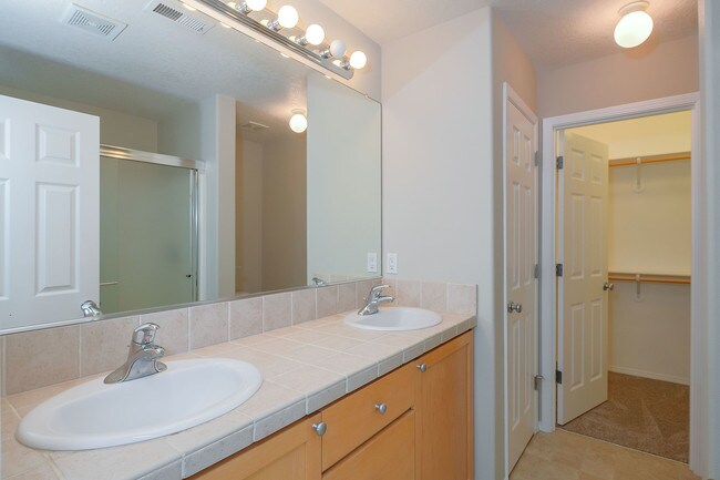 Building Photo - 5809 NE Orenco Gardens Dr