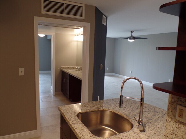Building Photo - 2820 N Oakland Forest Dr