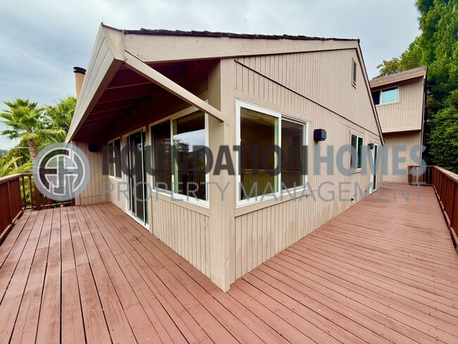 Building Photo - 334 Santa Margarita