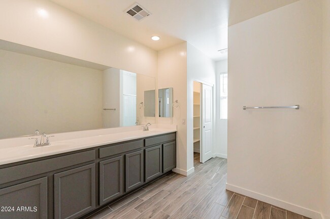 Building Photo - 5544 S Dillon