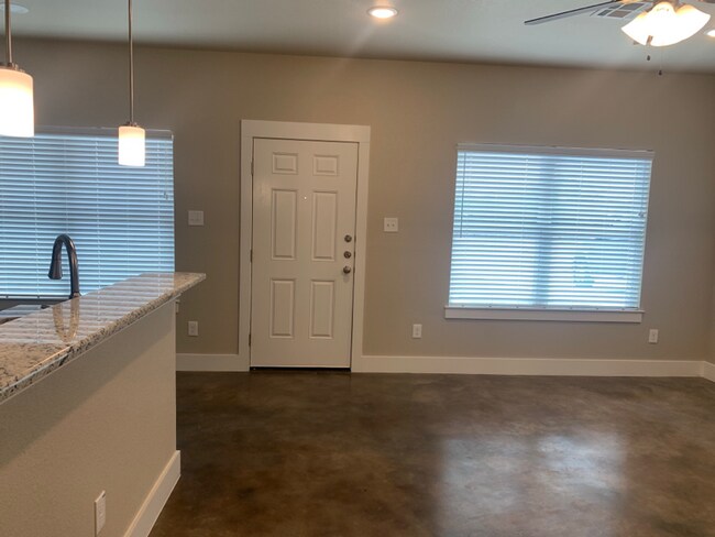 Building Photo - 3224 Belmont Dr