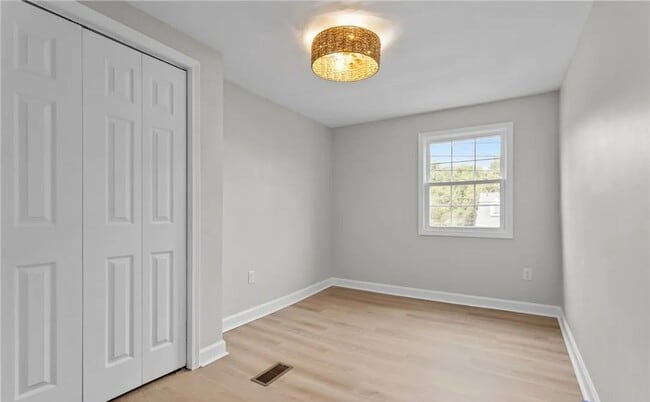 Building Photo - Newly Renovated 4 Bedroom, 2 Full Bath Home, Available Immediately!