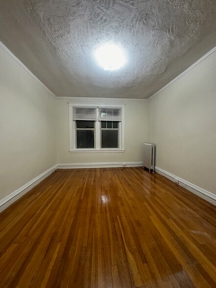 Building Photo - 86 Maple St