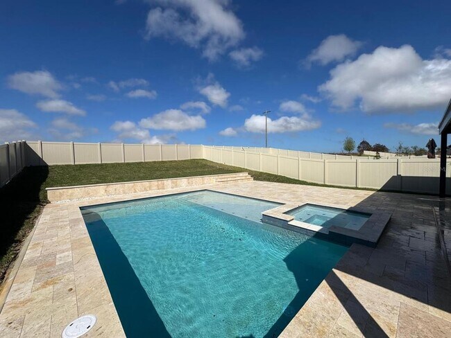 Building Photo - 16405 Silver Brk Wy