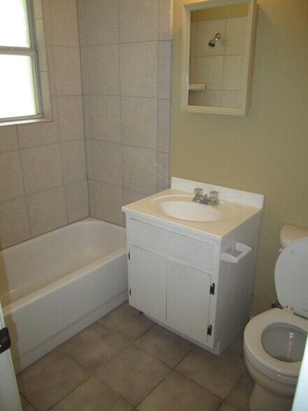 Building Photo - 1708 Westchester Dr