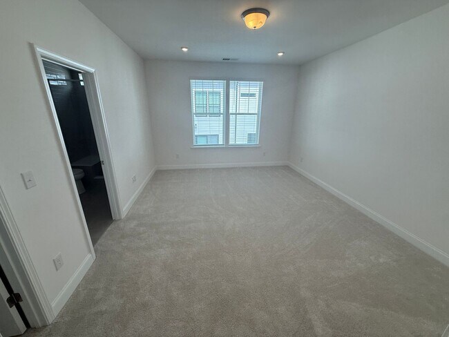 Building Photo - Brand New Townhome in the heart of Ballant...