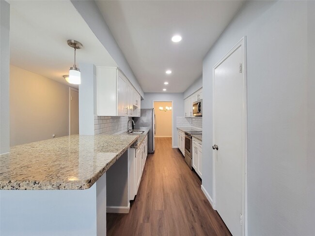 Building Photo - 13168 Trail Hollow Dr