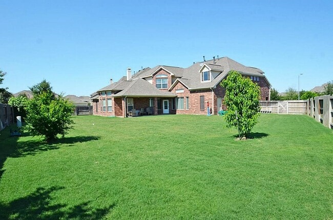 Building Photo - 510 McAllister Ave