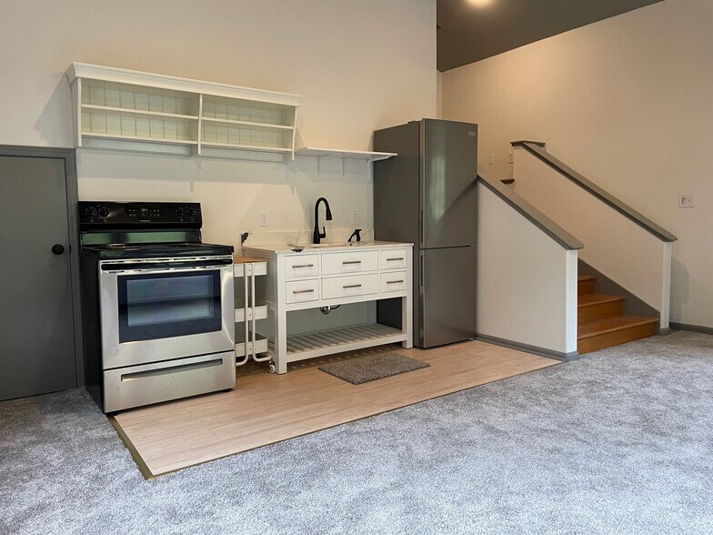 Building Photo - 7181 Thorndale Dr