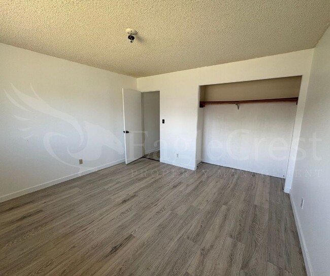 Building Photo - Three Bedroom, Two Bathroom House plus bon...