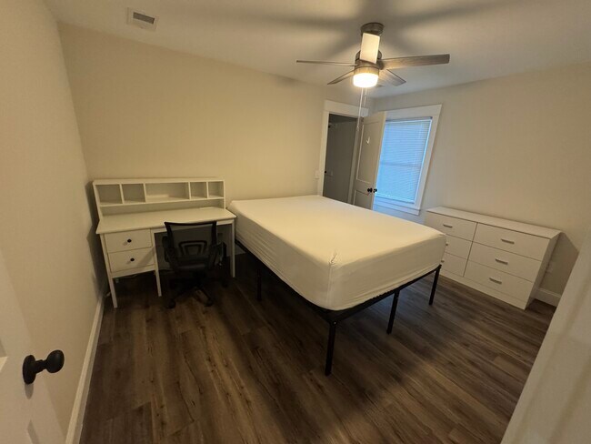 Building Photo - 110 Friendship Cir