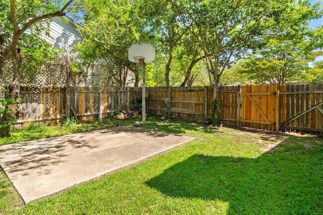 Building Photo - 6603 Whitemarsh Valley Walk