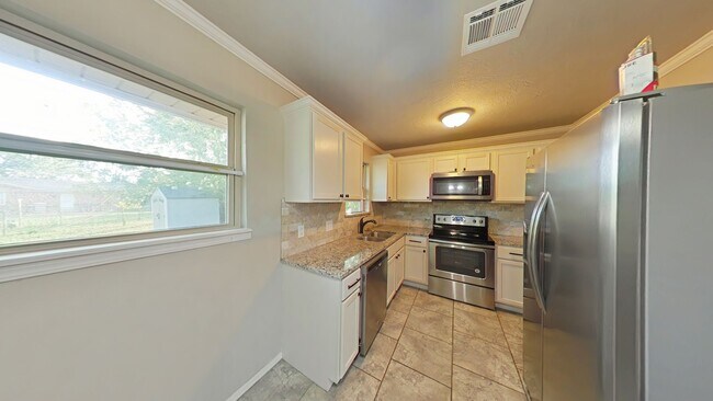Building Photo - 3821 SE Elmhurst Ln