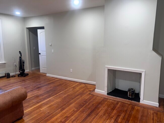 Building Photo - 121 Pond Lily Ave