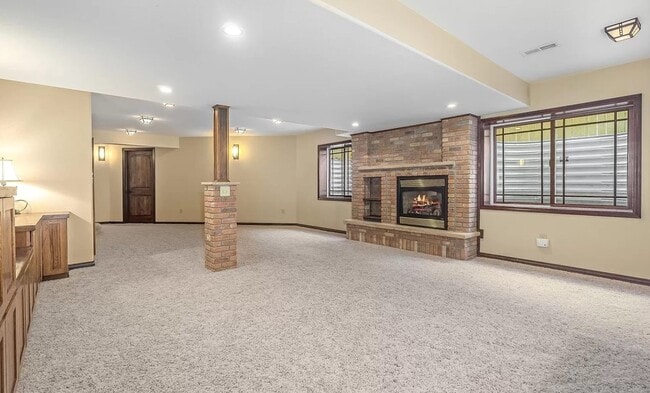 Building Photo - 5376 Cloverbrook Cir