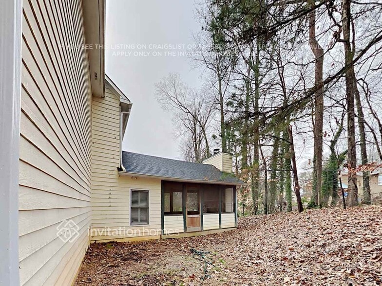 Building Photo - 404 Willowbrook Ct