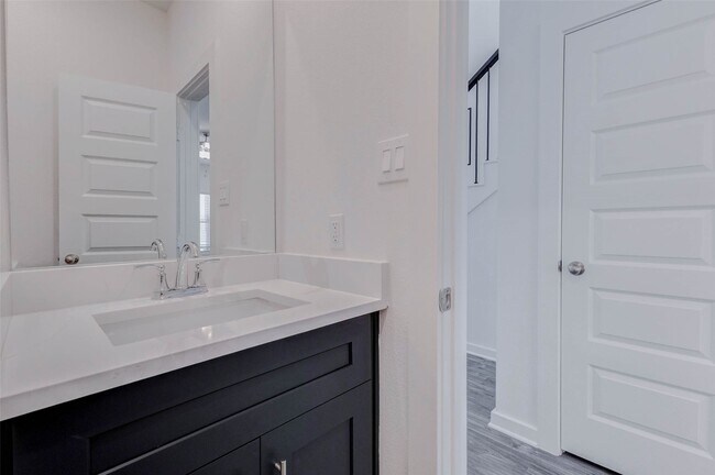 Building Photo - 1038 Elsinore Dr