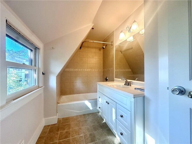 Building Photo - 12 Johnson Ct