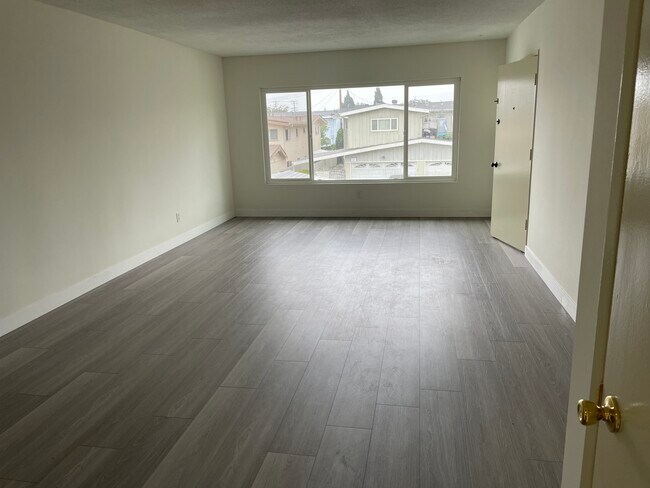 living room - 25219 Loytan St