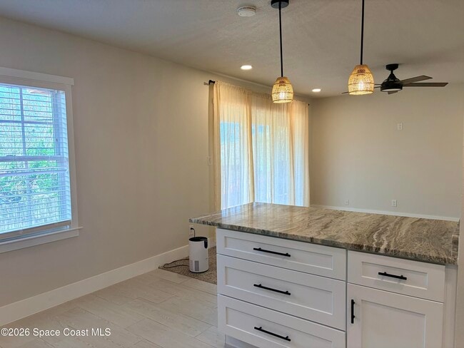 Building Photo - 909 S Colonial Ct