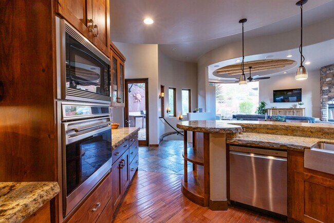 Building Photo - Furnished 3 Bedroom Entrada Home!!