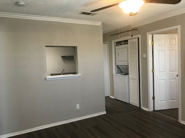 Building Photo - 1624 Aquarena Springs Dr