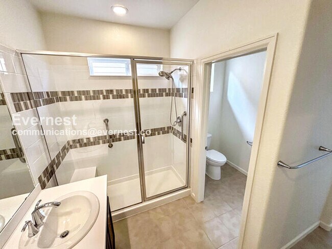 Building Photo - 10811 N Montane Dr