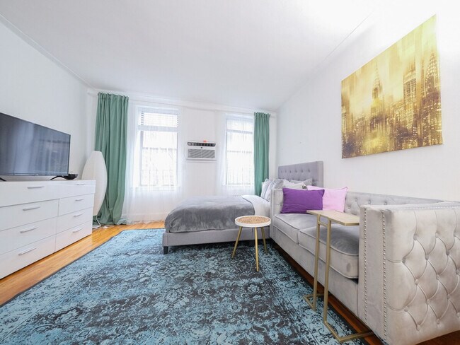 Building Photo - 328 E 74th St