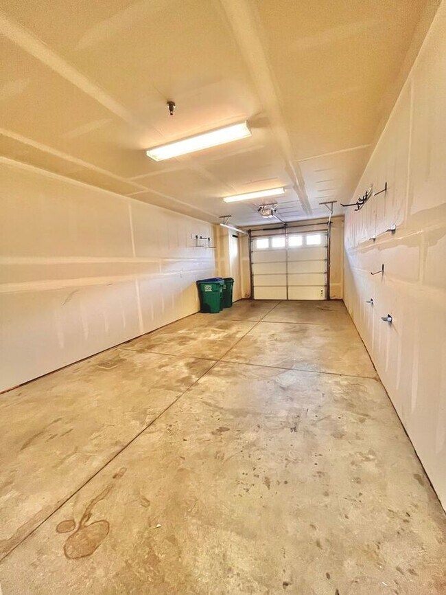 Building Photo - 3 Bedroom / 2.5 Bath Condo with 1 car attached garage in Fossil Lake Subdivision in Fort Collins, CO