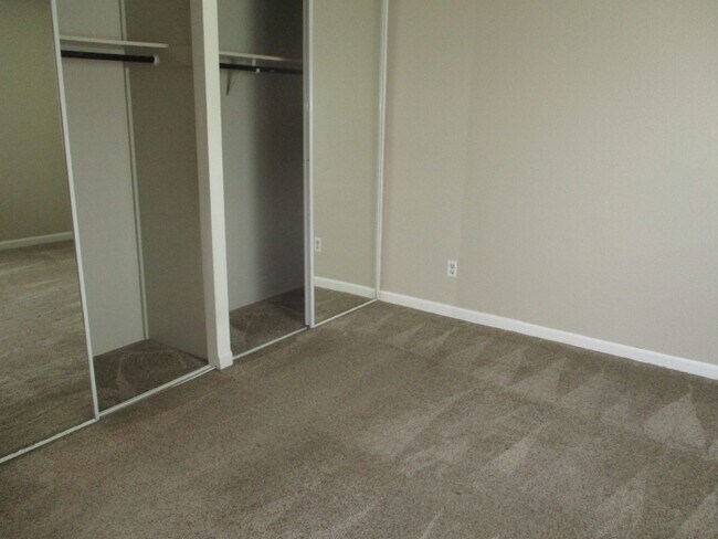 Building Photo - Desirable Santee 4 Bedroom Home!