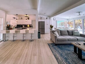 Building Photo - 3225 Pickfair St