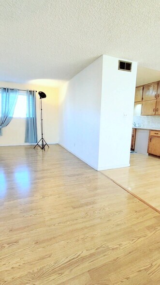 Living rm & kitchen - 2239 N Frederic St