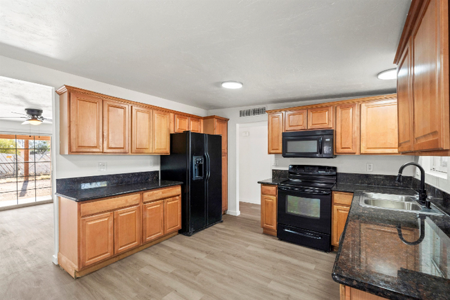 Building Photo - 3431 S Pantano Rd