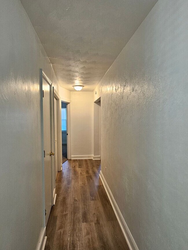 Building Photo - 348 Virginian Dr unit A