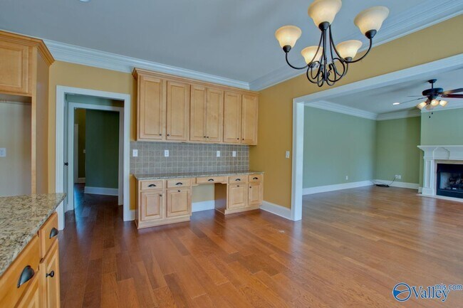 Building Photo - 2801 Centerridge Rd SE