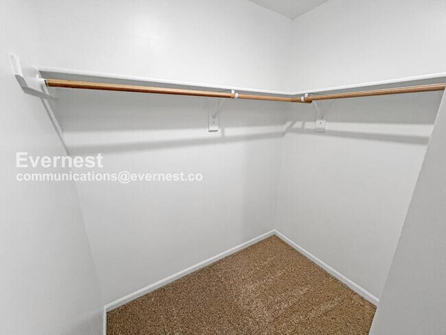 Building Photo - 4 Bed, 2 Bath Home with Garage / Pet-Friendly / Coming Soon!