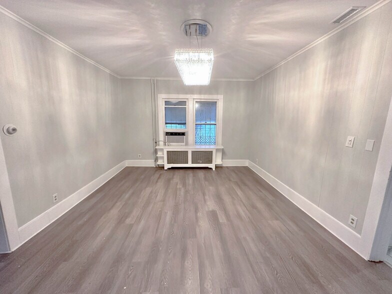 Building Photo - 420 W Chestnut Ave