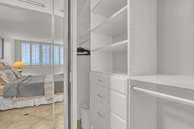 Building Photo - 125 S Ocean Ave