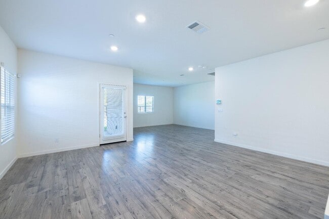 Building Photo - 2057 Skipper Cv Wy