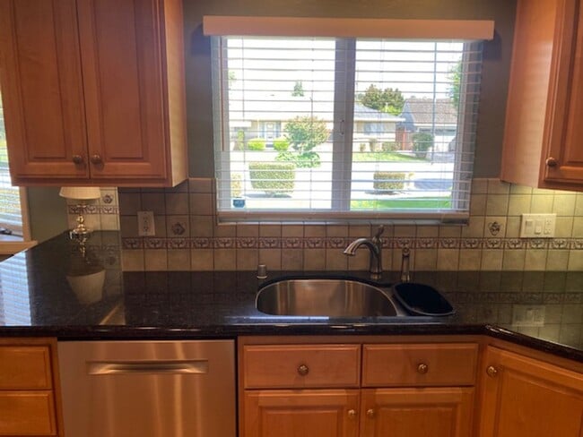 Building Photo - Rare Willow Glen Gem: Spacious 4BR Family Compound on a 9,000+ Sq. Ft. Lot