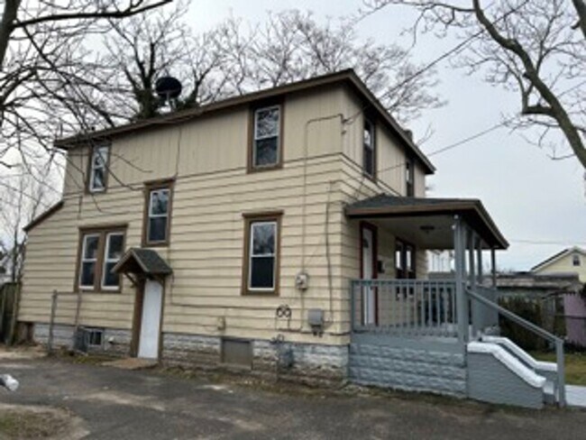 Building Photo - Recently Renovated 3-Bedroom, 1-Bath Home in Pleasantville