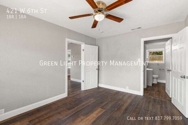 Building Photo - 421 W 6th St