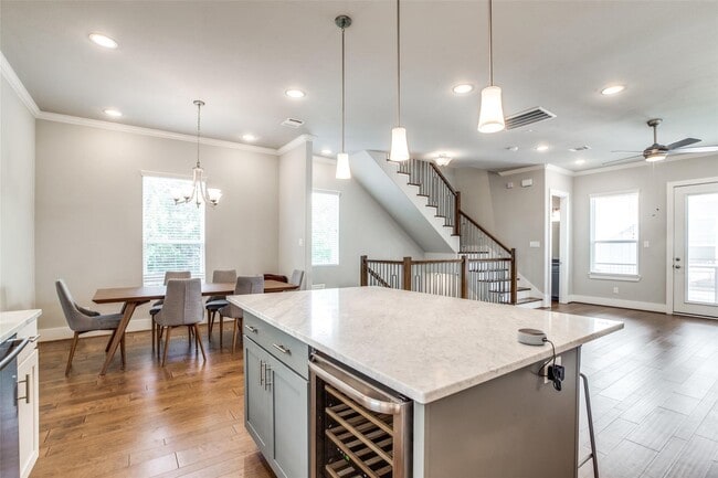 Building Photo - 412 W 28th St