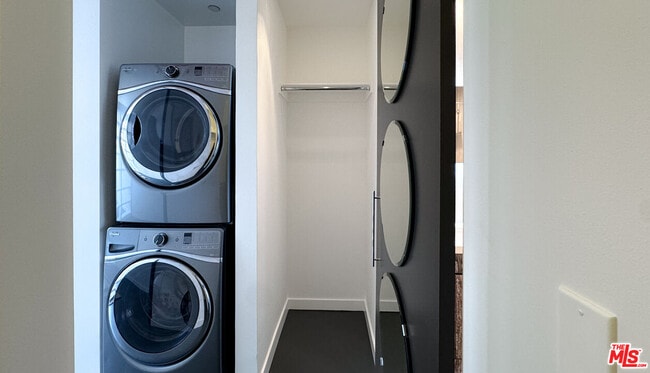 Building Photo - 1912 Broadway