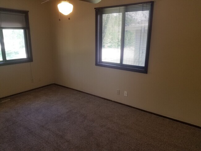 Building Photo - ONLY Showing this House May 12th  between ...