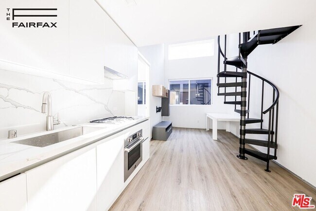 Building Photo - 105 S Fairfax Ave