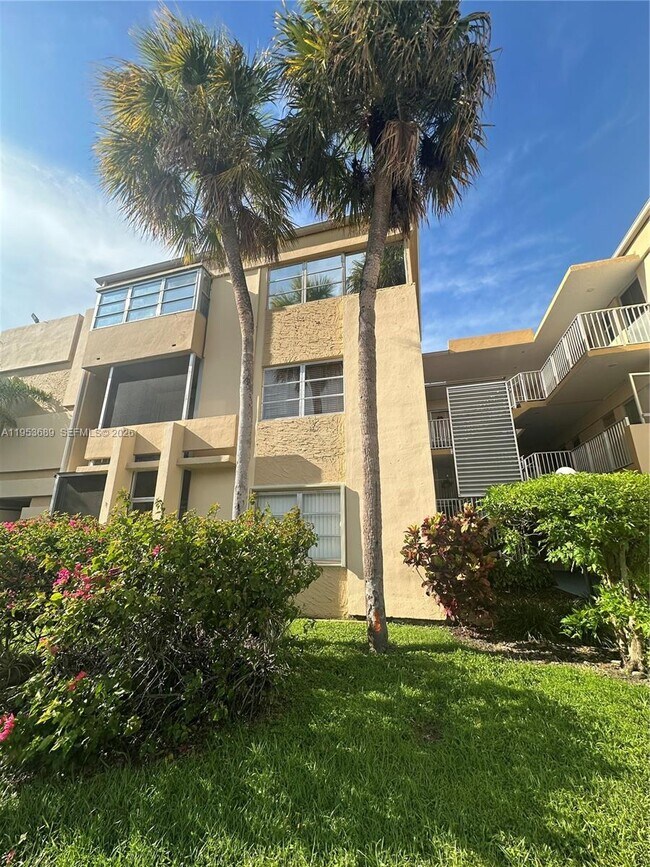 Building Photo - 9175 SW 77th Ave