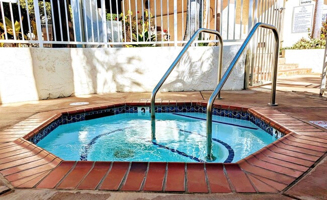 Building Photo - Spacious 3-Bedroom Condo for Rent in UTC –...
