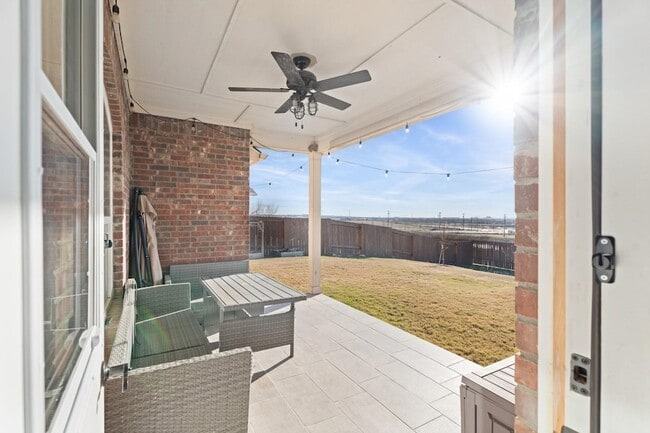 Building Photo - 413 Lipizzan Ln